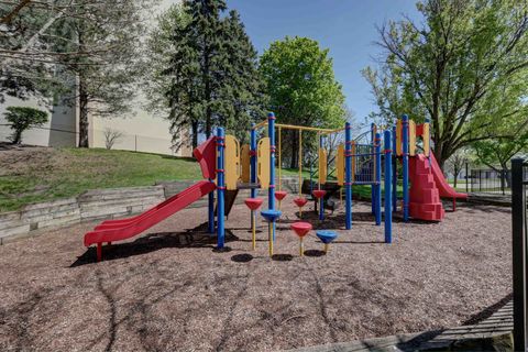 Tiny photo for 195 Island Court #195, Schaumburg, IL 60193 (MLS # 12469114)