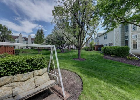 Tiny photo for 195 Island Court #195, Schaumburg, IL 60193 (MLS # 12469114)
