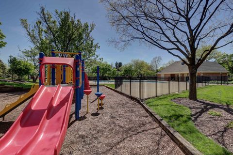 Tiny photo for 195 Island Court #195, Schaumburg, IL 60193 (MLS # 12469114)