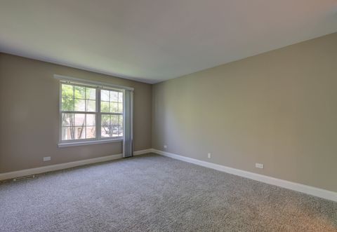 Tiny photo for 195 Island Court #195, Schaumburg, IL 60193 (MLS # 12469114)