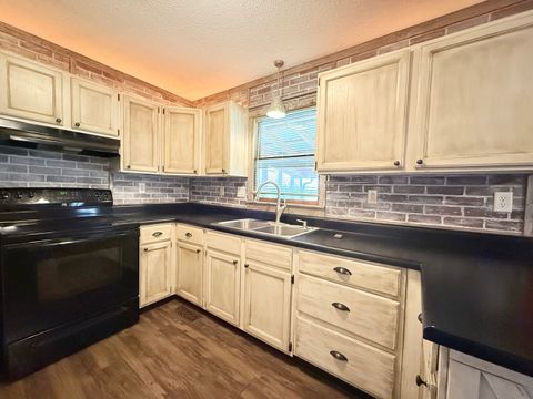 Tiny photo for 425 Peak Road, Harrisburg, IL 62946 (MLS # 12584185)