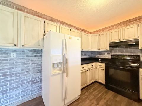 Tiny photo for 425 Peak Road, Harrisburg, IL 62946 (MLS # 12584185)