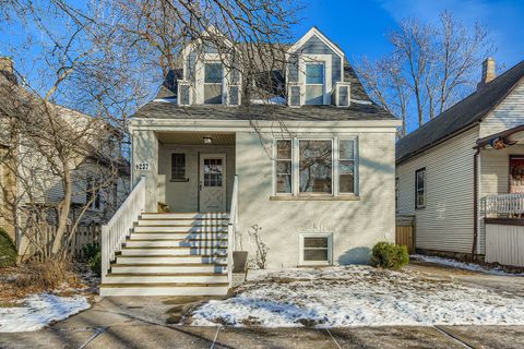 Photo of 4237 N Avers Avenue, Chicago, IL 60618 (MLS # 12542590)