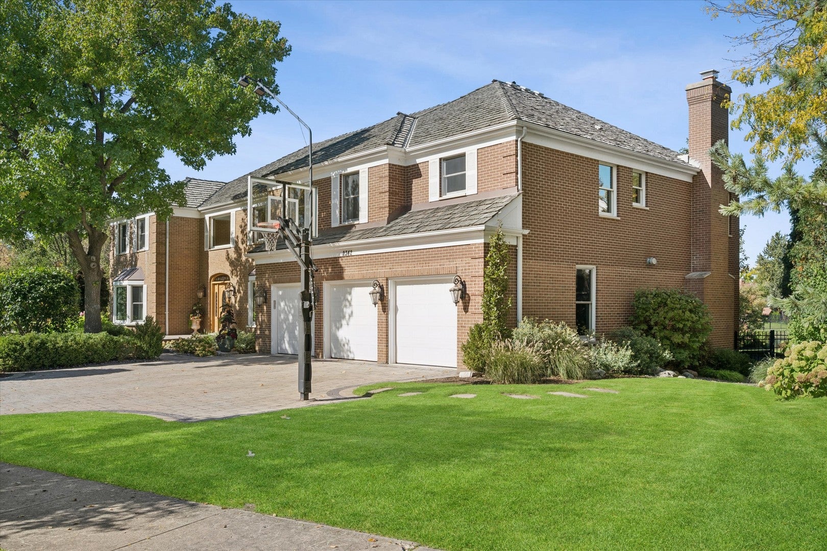2342 Mohawk Lane
