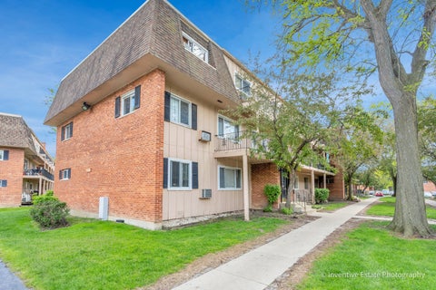 Photo of 2506 Algonquin Road #18, Rolling Meadows, IL 60008 (MLS # 12750540)