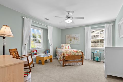 Tiny photo for 562 S Poplar Avenue, Elmhurst, IL 60126 (MLS # 12471550)