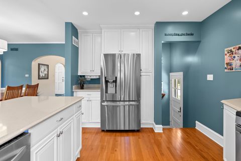 Tiny photo for 562 S Poplar Avenue, Elmhurst, IL 60126 (MLS # 12471550)