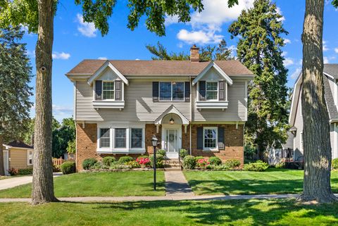 Photo of 562 S Poplar Avenue, Elmhurst, IL 60126 (MLS # 12471550)