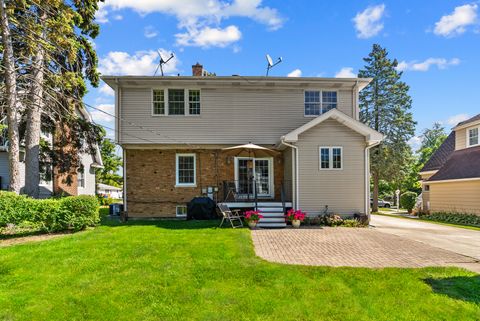Tiny photo for 562 S Poplar Avenue, Elmhurst, IL 60126 (MLS # 12471550)