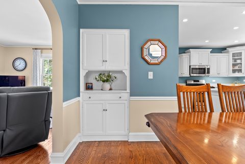 Tiny photo for 562 S Poplar Avenue, Elmhurst, IL 60126 (MLS # 12471550)
