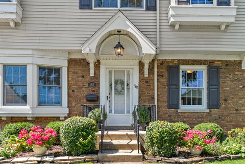 Tiny photo for 562 S Poplar Avenue, Elmhurst, IL 60126 (MLS # 12471550)