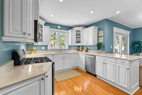 Tiny photo for 562 S Poplar Avenue, Elmhurst, IL 60126 (MLS # 12471550)