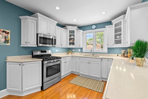 Tiny photo for 562 S Poplar Avenue, Elmhurst, IL 60126 (MLS # 12471550)