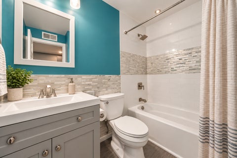 Tiny photo for 19A Kingery Quarter #204, Willowbrook, IL 60527 (MLS # 12790719)