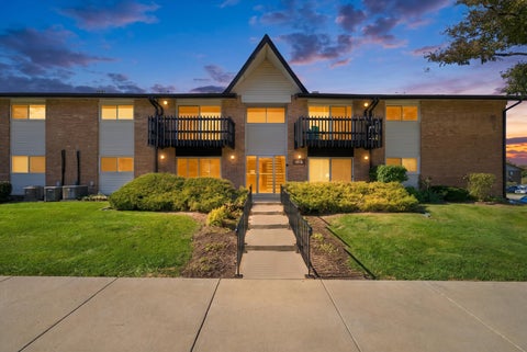 Photo of 19A Kingery Quarter #204, Willowbrook, IL 60527 (MLS # 12790719)