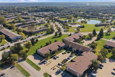 Tiny photo for 19A Kingery Quarter #204, Willowbrook, IL 60527 (MLS # 12790719)