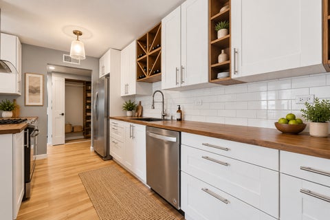 Tiny photo for 19A Kingery Quarter #204, Willowbrook, IL 60527 (MLS # 12790719)