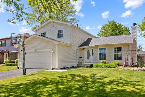 Photo of 898 Debra Lane, Elk Grove Village, IL 60007 (MLS # 12645447)