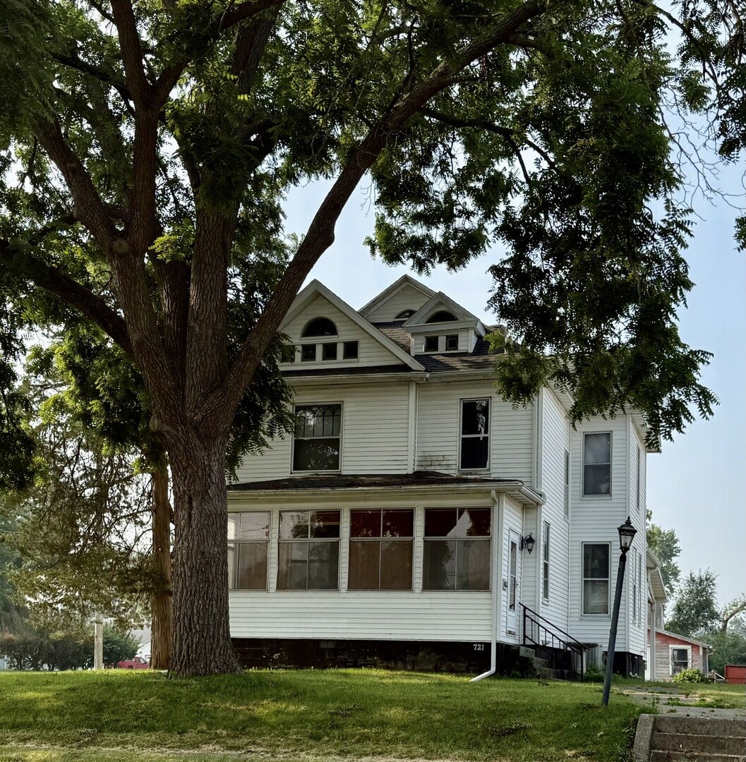 721 Pleasant Street