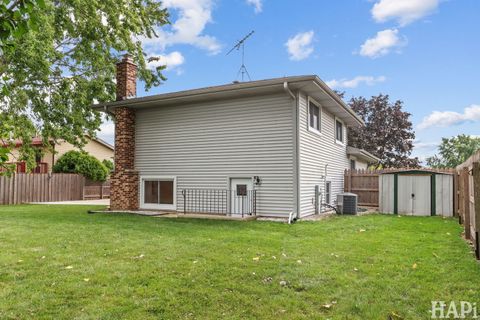 Tiny photo for 1942 Trail Ridge Street, Arlington Heights, IL 60004 (MLS # 12519169)