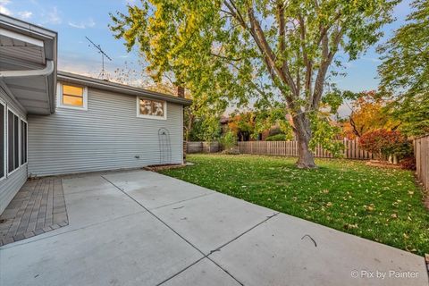 Tiny photo for 1942 Trail Ridge Street, Arlington Heights, IL 60004 (MLS # 12519169)