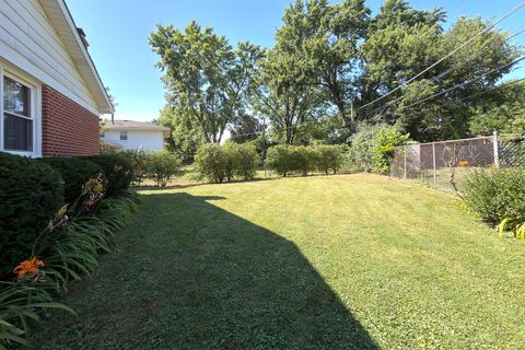 Tiny photo for 2022 E Woodview Drive, Mount Prospect, IL 60056 (MLS # 12700063)