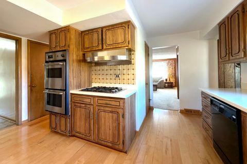 Tiny photo for 2022 E Woodview Drive, Mount Prospect, IL 60056 (MLS # 12700063)
