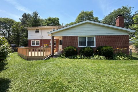 Tiny photo for 2022 E Woodview Drive, Mount Prospect, IL 60056 (MLS # 12700063)