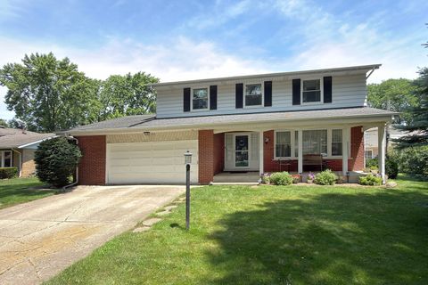 Photo of 2022 E Woodview Drive, Mount Prospect, IL 60056 (MLS # 12700063)