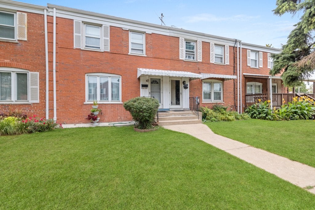 5242 W 63rd Place