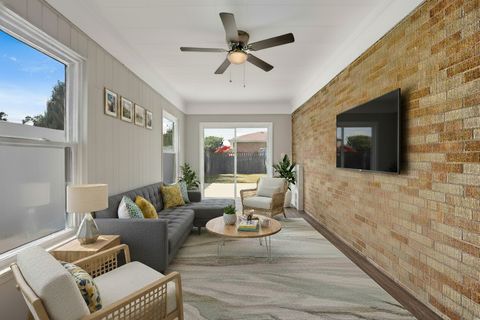 Tiny photo for 1900 Manchester Avenue, Westchester, IL 60154 (MLS # 12542059)