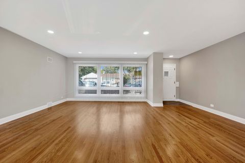 Tiny photo for 1900 Manchester Avenue, Westchester, IL 60154 (MLS # 12542059)