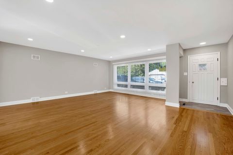 Tiny photo for 1900 Manchester Avenue, Westchester, IL 60154 (MLS # 12542059)