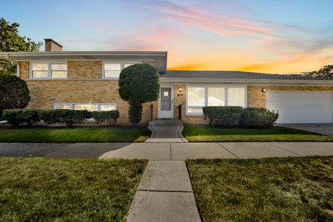 Tiny photo for 1900 Manchester Avenue, Westchester, IL 60154 (MLS # 12542059)