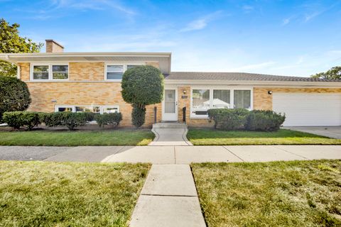 Tiny photo for 1900 Manchester Avenue, Westchester, IL 60154 (MLS # 12542059)
