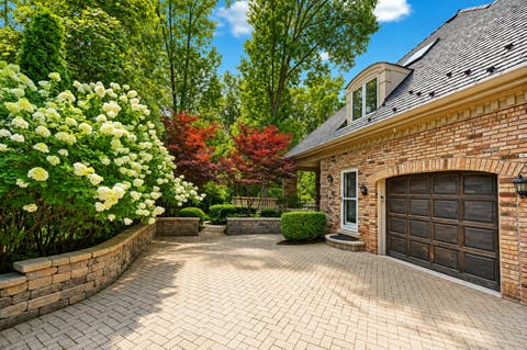 Tiny photo for 136 Circle Ridge Drive, Burr Ridge, IL 60527 (MLS # 12717116)