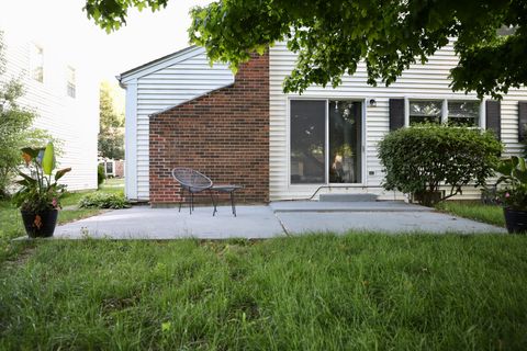 Tiny photo for 14 Edgewood Road, Vernon Hills, IL 60061 (MLS # 12482477)