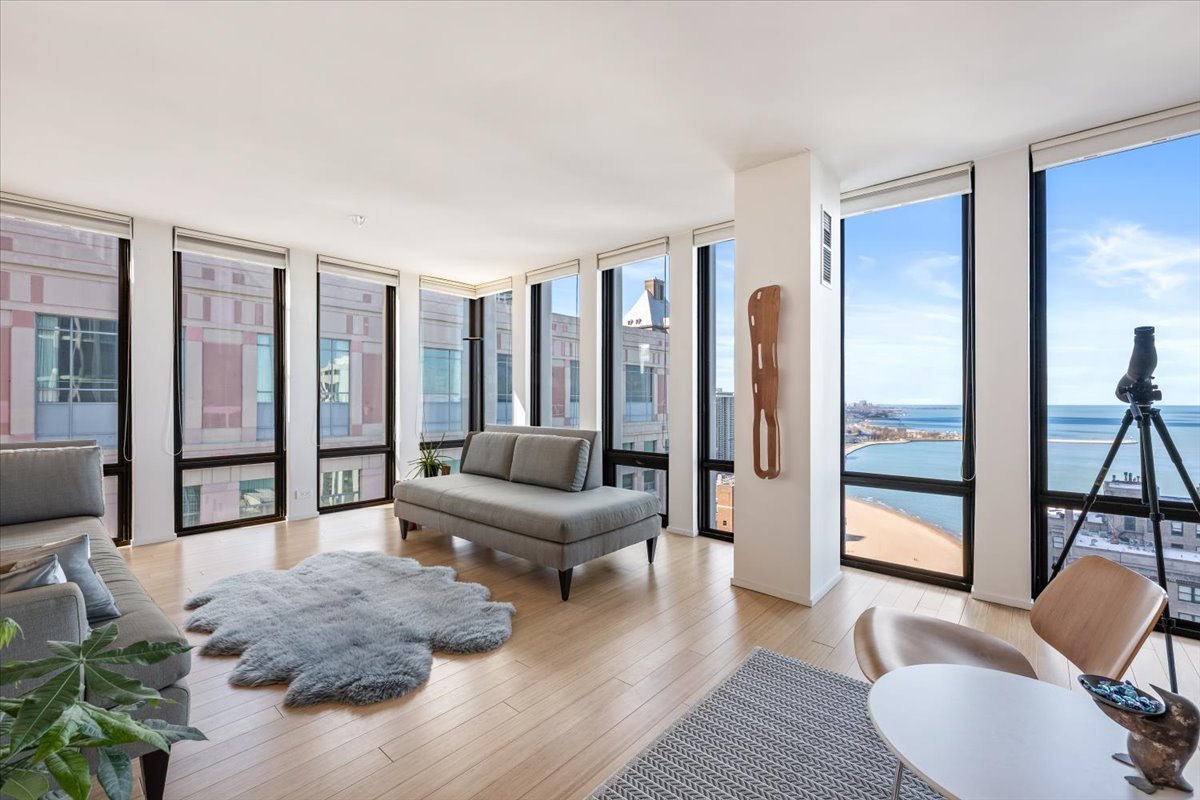 200 E DELAWARE Place 32AF