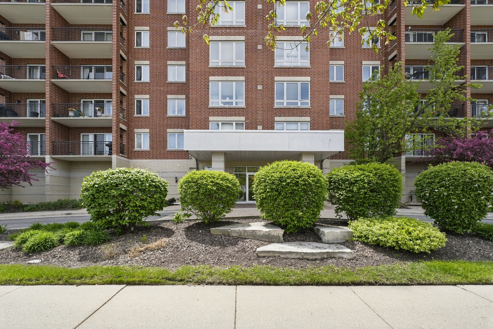 5555 N Cumberland Avenue 605