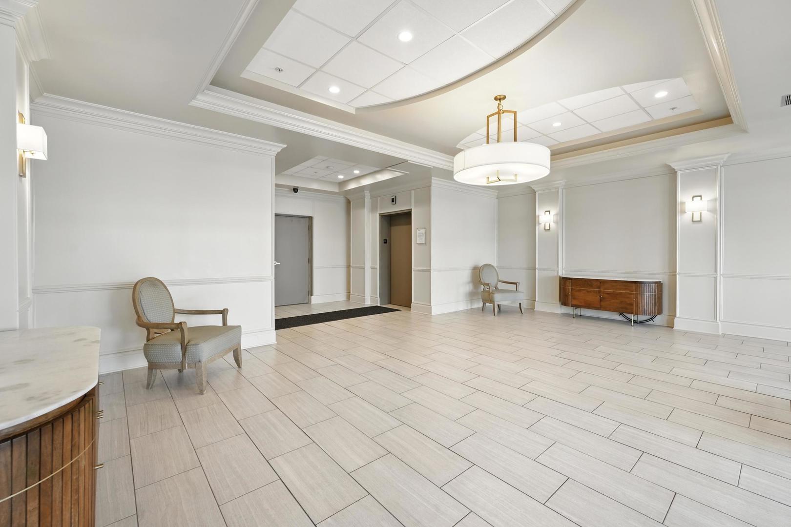 5555 N Cumberland Avenue 605