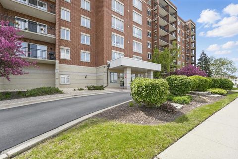 5555 N Cumberland Avenue 605 Chicago IL 60656