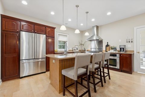 Tiny photo for 300 E Crescent Avenue, Elmhurst, IL 60126 (MLS # 12467371)