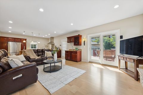 Tiny photo for 300 E Crescent Avenue, Elmhurst, IL 60126 (MLS # 12467371)