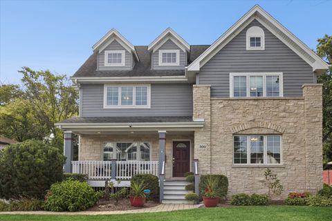 Photo of 300 E Crescent Avenue, Elmhurst, IL 60126 (MLS # 12467371)