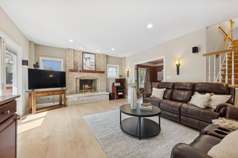 Tiny photo for 300 E Crescent Avenue, Elmhurst, IL 60126 (MLS # 12467371)