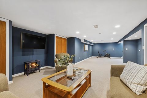 Tiny photo for 300 E Crescent Avenue, Elmhurst, IL 60126 (MLS # 12467371)