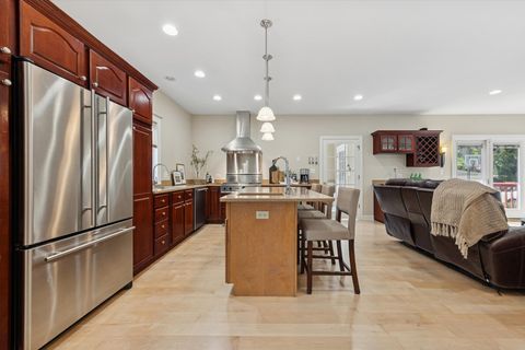 Tiny photo for 300 E Crescent Avenue, Elmhurst, IL 60126 (MLS # 12467371)