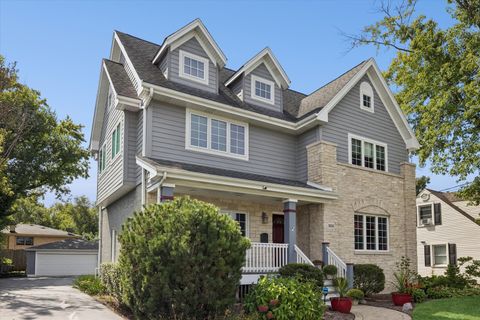 Tiny photo for 300 E Crescent Avenue, Elmhurst, IL 60126 (MLS # 12467371)