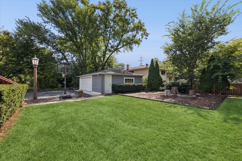 Tiny photo for 300 E Crescent Avenue, Elmhurst, IL 60126 (MLS # 12467371)