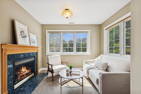 Tiny photo for 300 E Crescent Avenue, Elmhurst, IL 60126 (MLS # 12467371)